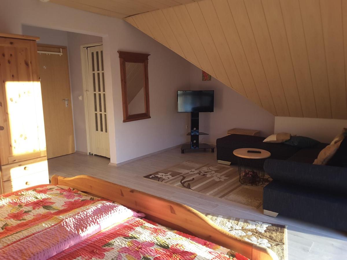 Die Ferienwohnung Lindenhof Zell an der Mosel Exterior photo
